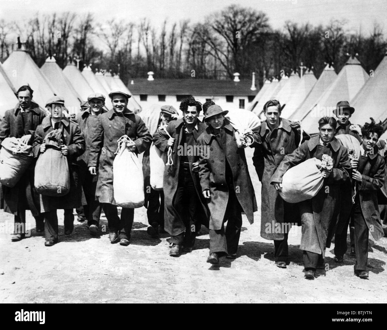 Lavoratori disoccupati da Philidelphia arriva a Fort Hoyle Maryland per essere dato in posti di lavoro il presidente Roosevelt la conservazione delle foreste Foto Stock