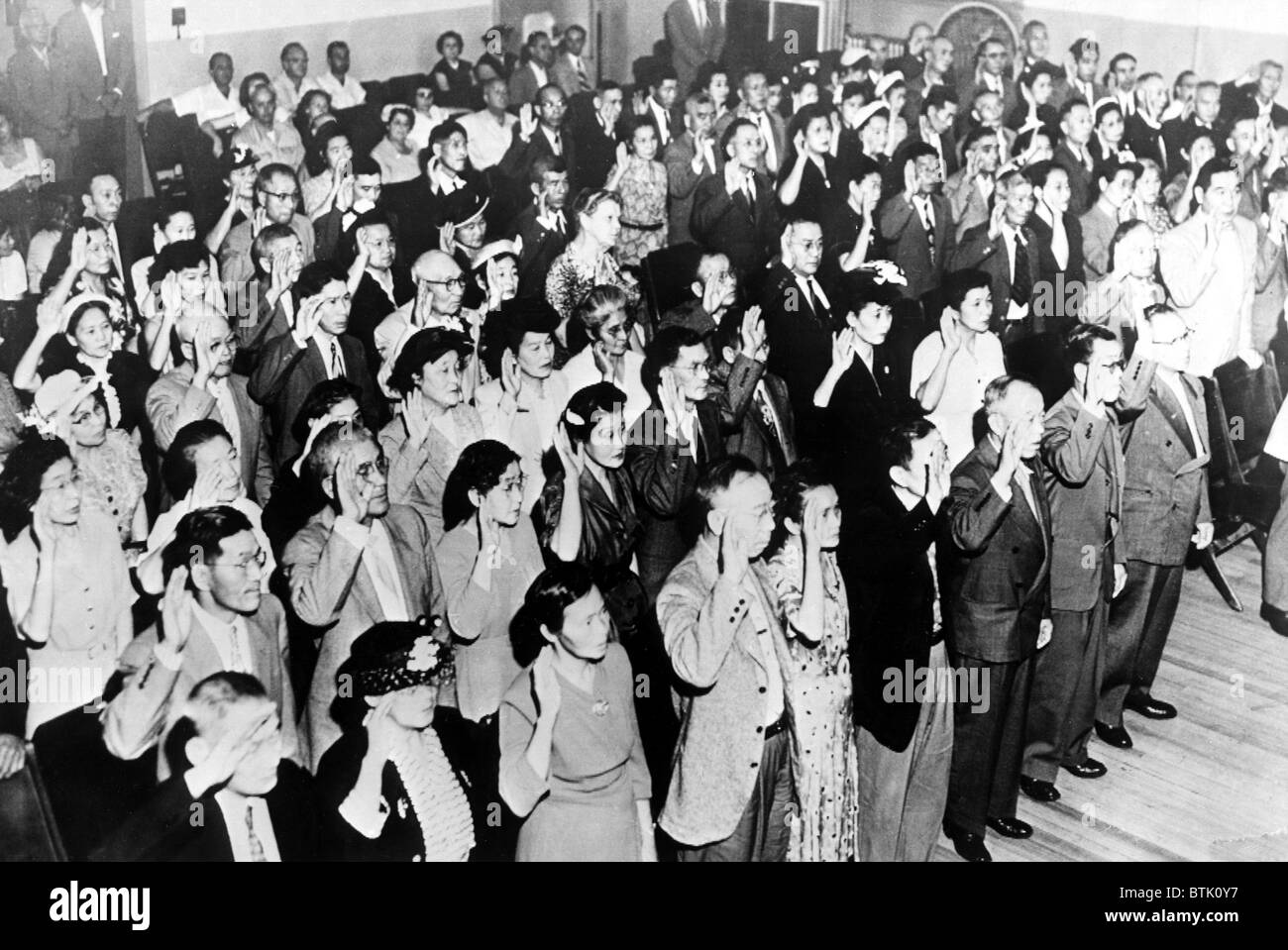 126 cittadini giapponesi prendono il loro giuramento di fedeltà e di ricevere la cittadinanza americana, Bridgeton, NJ, 6/29/53 Foto Stock