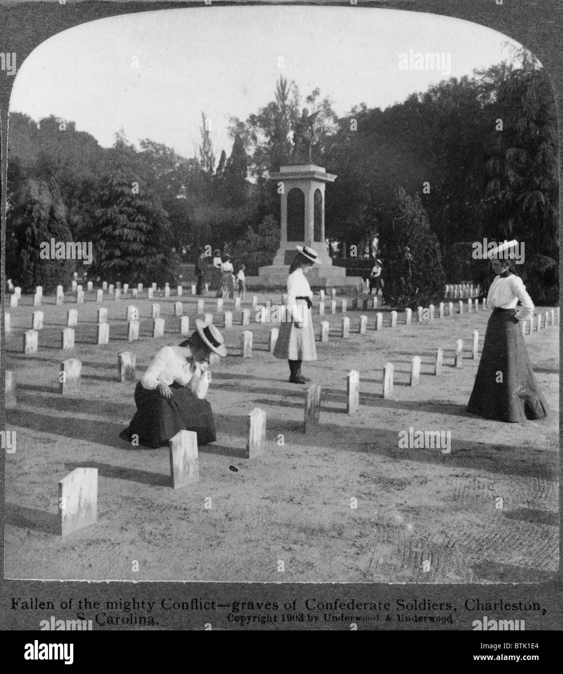 La guerra civile, caduti del possente conflitto, tombe di soldati confederati, Charleston, Carolina del Sud, fotografia di Underwood & Underwood, febbraio 1862. Foto Stock