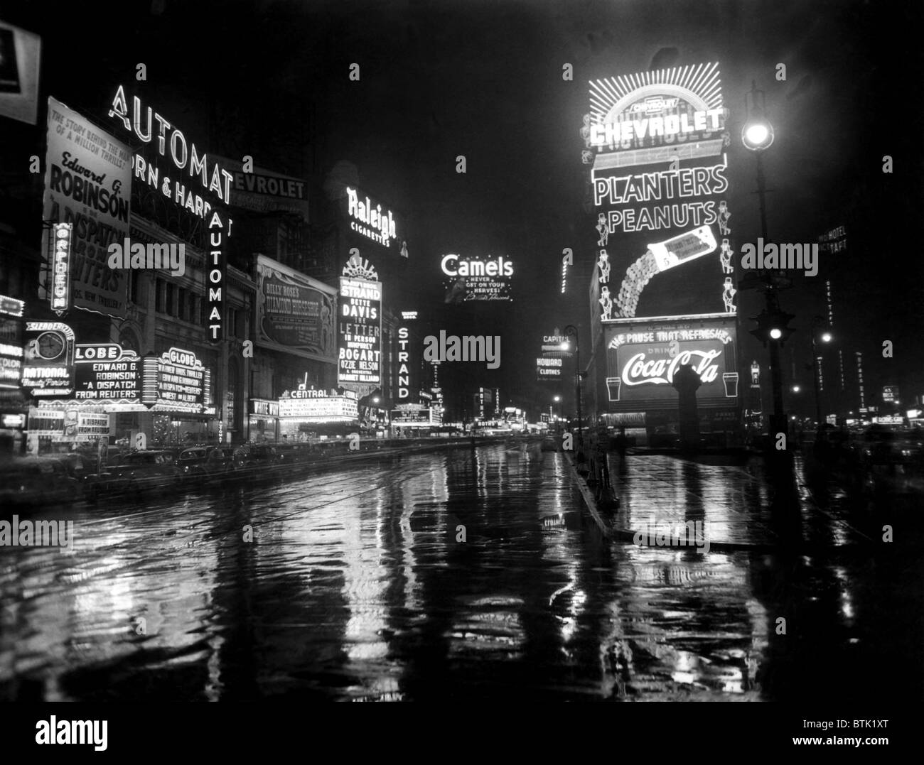 EV1975 - Broadway e Times Square, New York, NY, circa 1941 Foto Stock