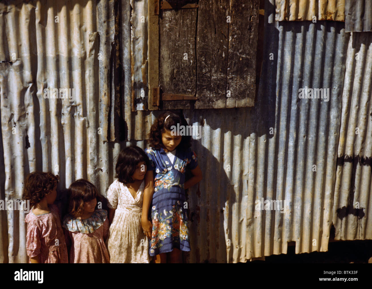 Puerto Rico. Figli di mezzadri in una società di insediamento di alloggiamento, Puerto Rico. Fotografia da Jack Delano, 1941. Foto Stock