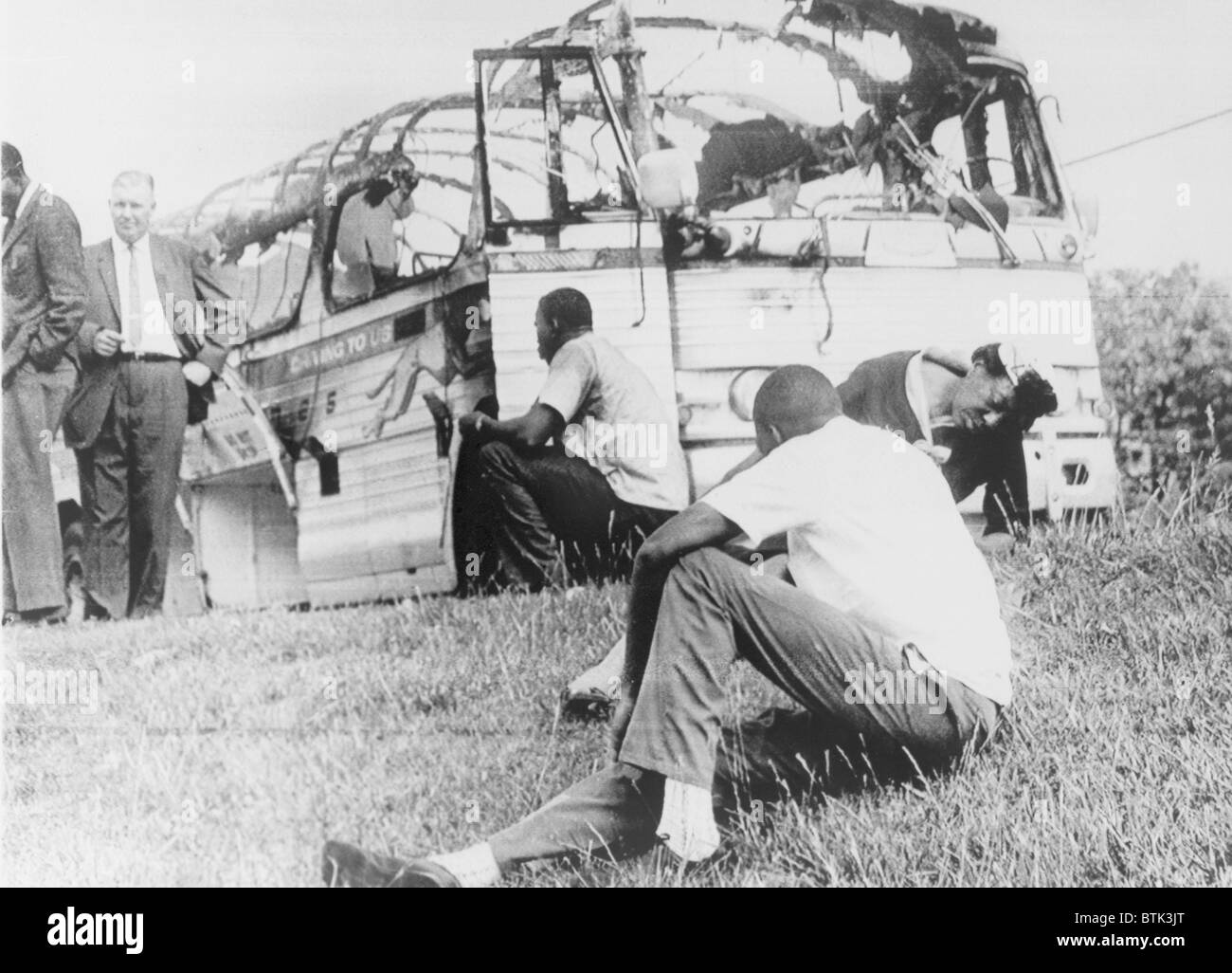 La libertà del cavaliere autobus è stato distrutto da una folla di bianchi contrapposti i loro sforzi per integrare i trasporti pubblici in Alabama. 1961. Foto Stock