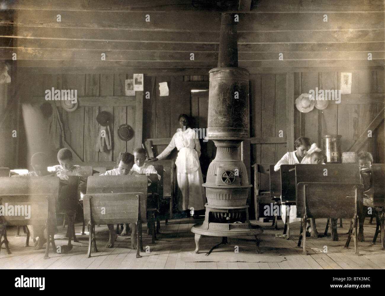Una camera per scuola americani Africani in Anthoston, Kentucky, 1916. Molti studenti sono assenti per la raccolta di tabacco. Foto Stock