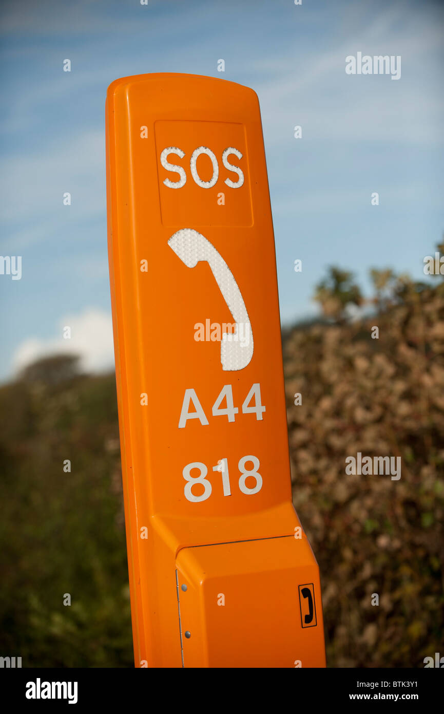 Una strada di emergenza SOS punto telefonico sulla A44 trunk road Wales UK Foto Stock