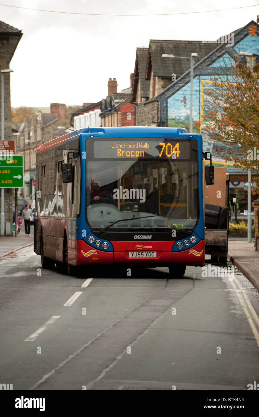 Il Trawscambria 704 autobus a Builth Wells Powys Wales UK Foto Stock