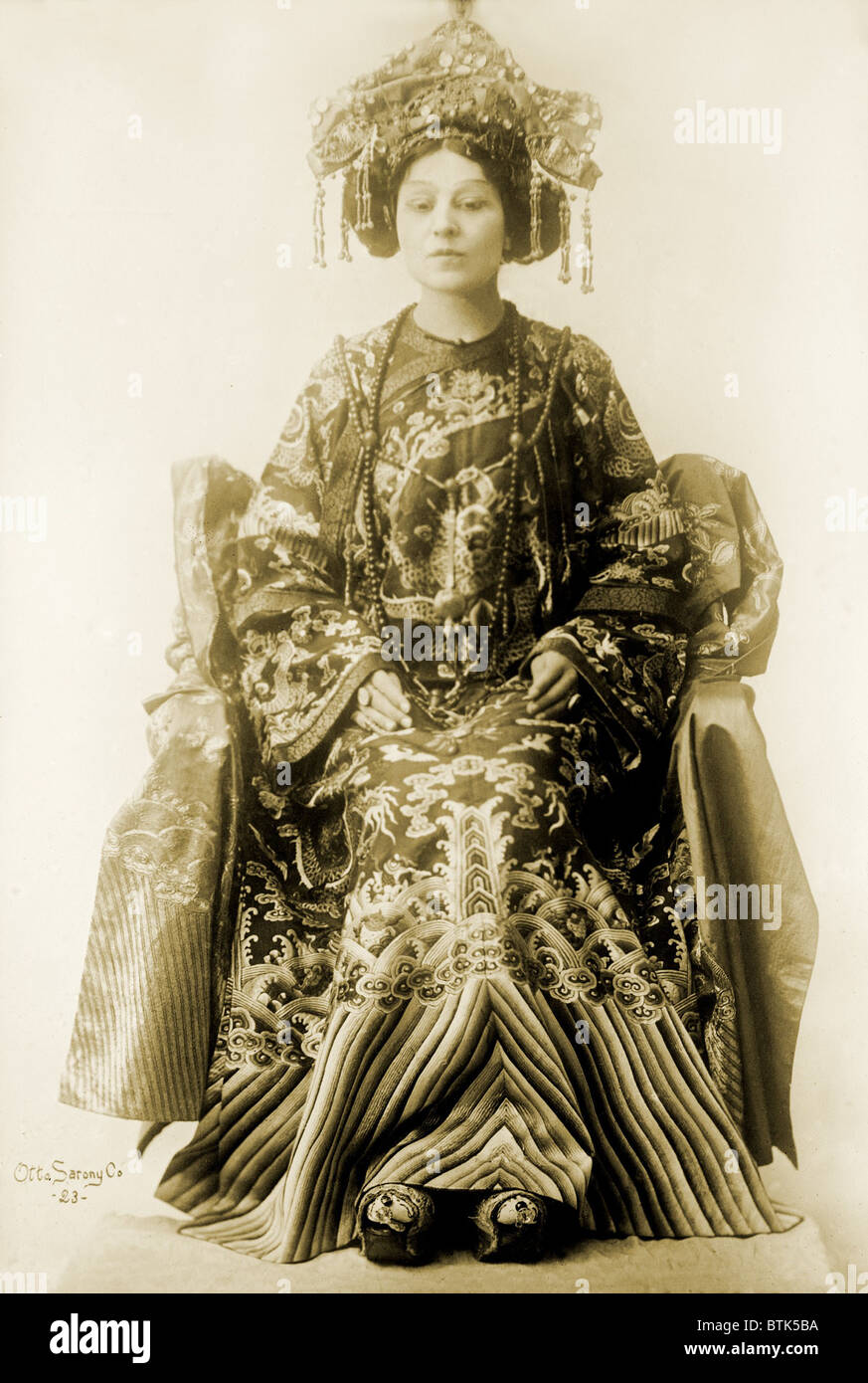 Viola Allen (1869-1948), stage americano attrice, nel suggestivo spettacolo di Pierre Loti e Judith Gautier, la figlia del cielo, 1912. Foto Stock