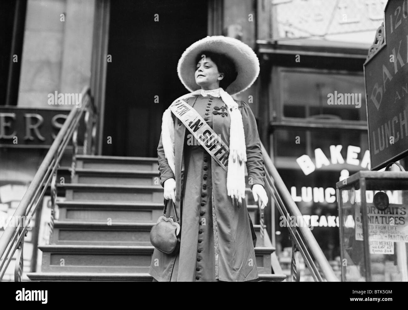 Trixie Friganza (1870 - 1955), vaudeville stella musicale, sostenuto e dimostrato negli Stati Uniti Movimento Suffragist. 1908. Foto Stock