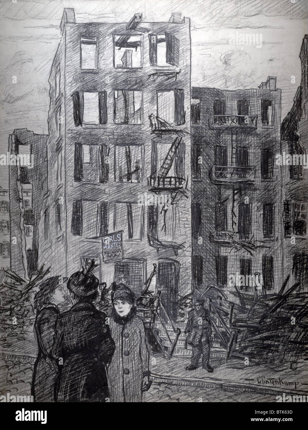 Triangle Shirtwaist fire. 'Ragazze cercasi'. Tre donne in piedi di fronte strada dalla bruciate le shell di un edificio da cui Foto Stock