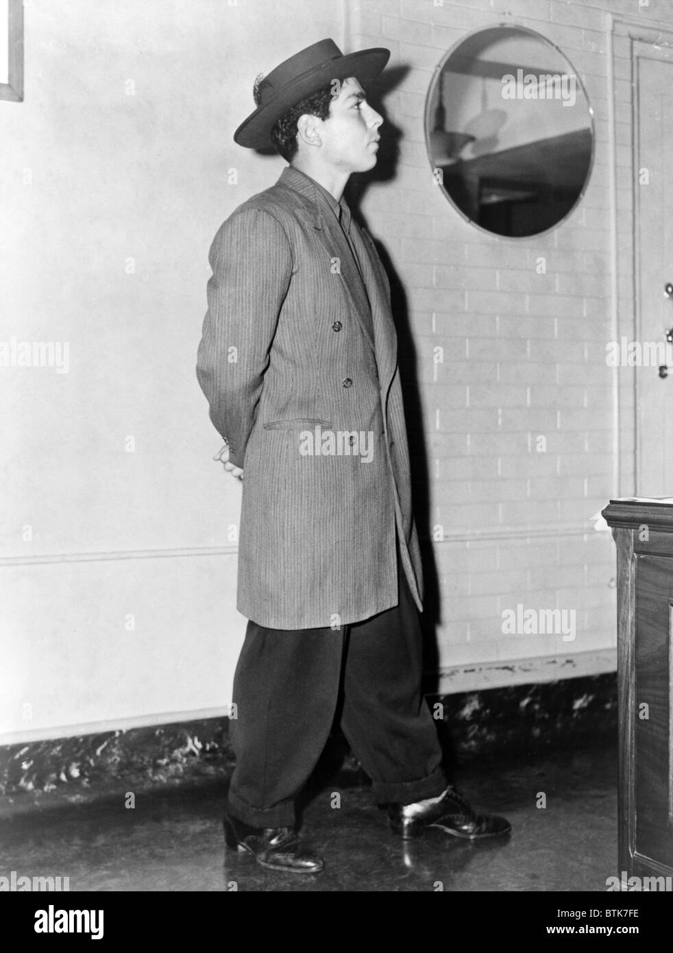 Zoot Suit. Frank Tellez modelli a zoot suit. Los Angeles, 11 giugno 1943 Foto Stock