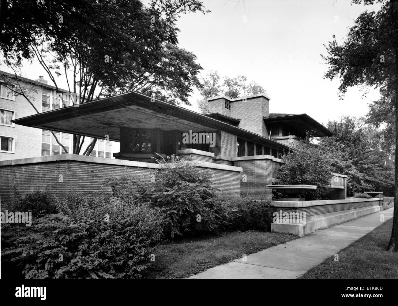 Frank Lloyd Wright utilizzato acciaio strutturale cornici per sostenere il tetto a sbalzo di Robie House a Chicago, 1910. Anche in acciaio gli ha permesso di creare ampi spazi interni che scorre interni che simboleggia la trasparenza delle praterie americane. Foto Stock