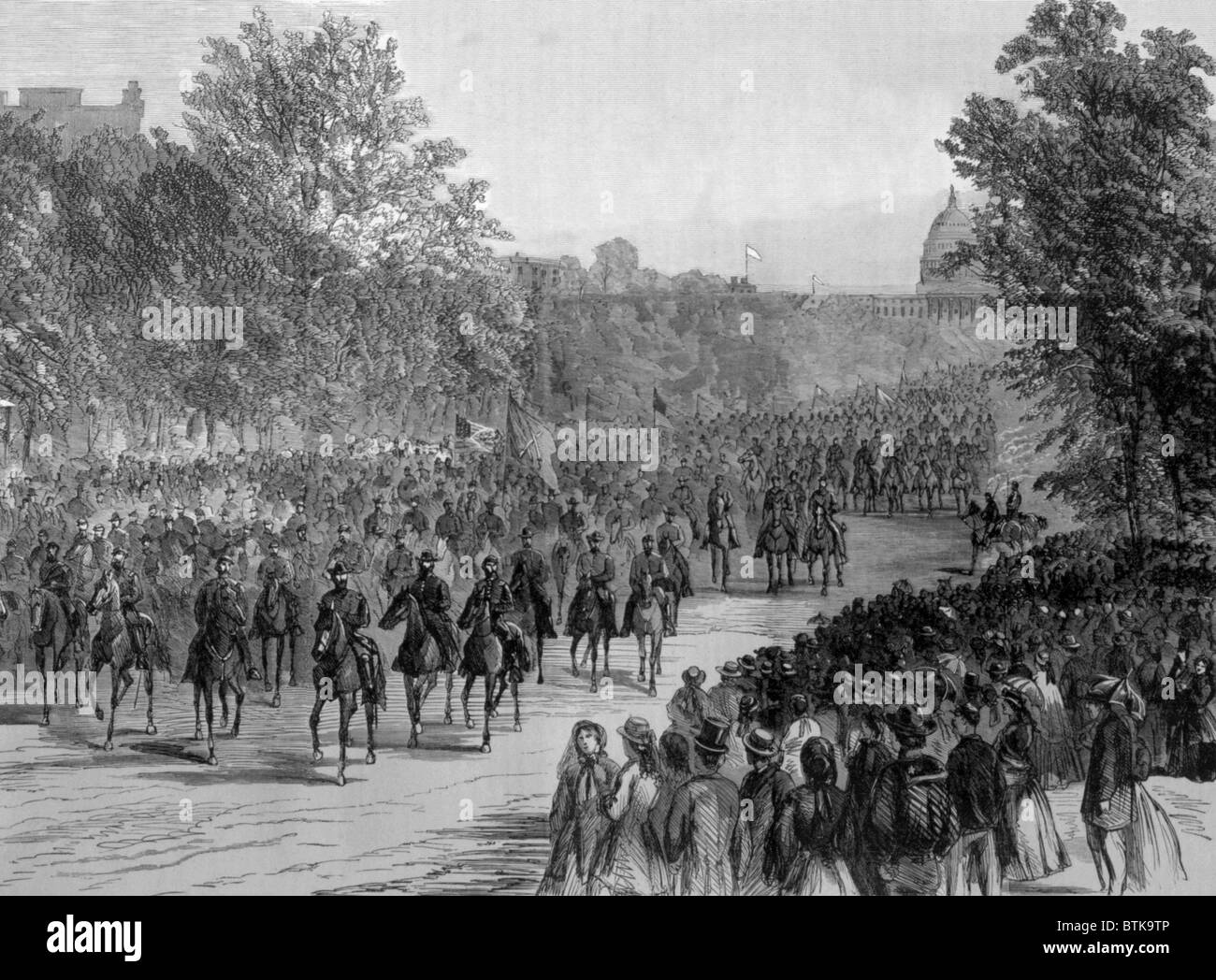 Il Grand Revisione generale Philip Sheridan's cavalleria marciando verso il basso Pennsylvania Avenue a Washington D.C., il 23 maggio 1865, da Harper's Weekly Foto Stock