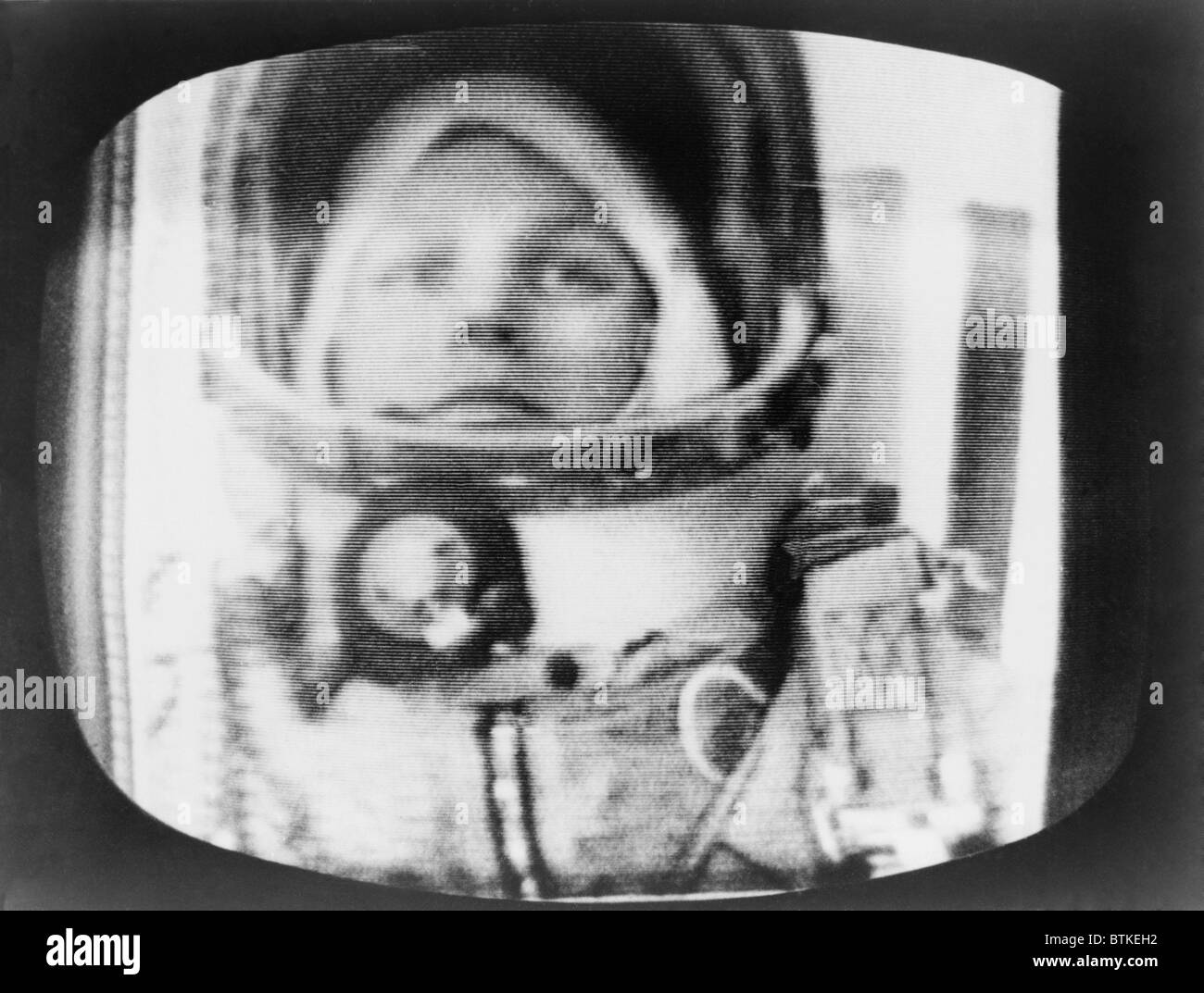 Valentina Vladimirovna (b.1937), durante il suo quinto orbita della Terra il 16 giugno 1963. Durante il suo volo, un altro spazio sovietico craft ha volato entro 3 miglia della sua capsula, anticipando astronave docking station. Foto Stock