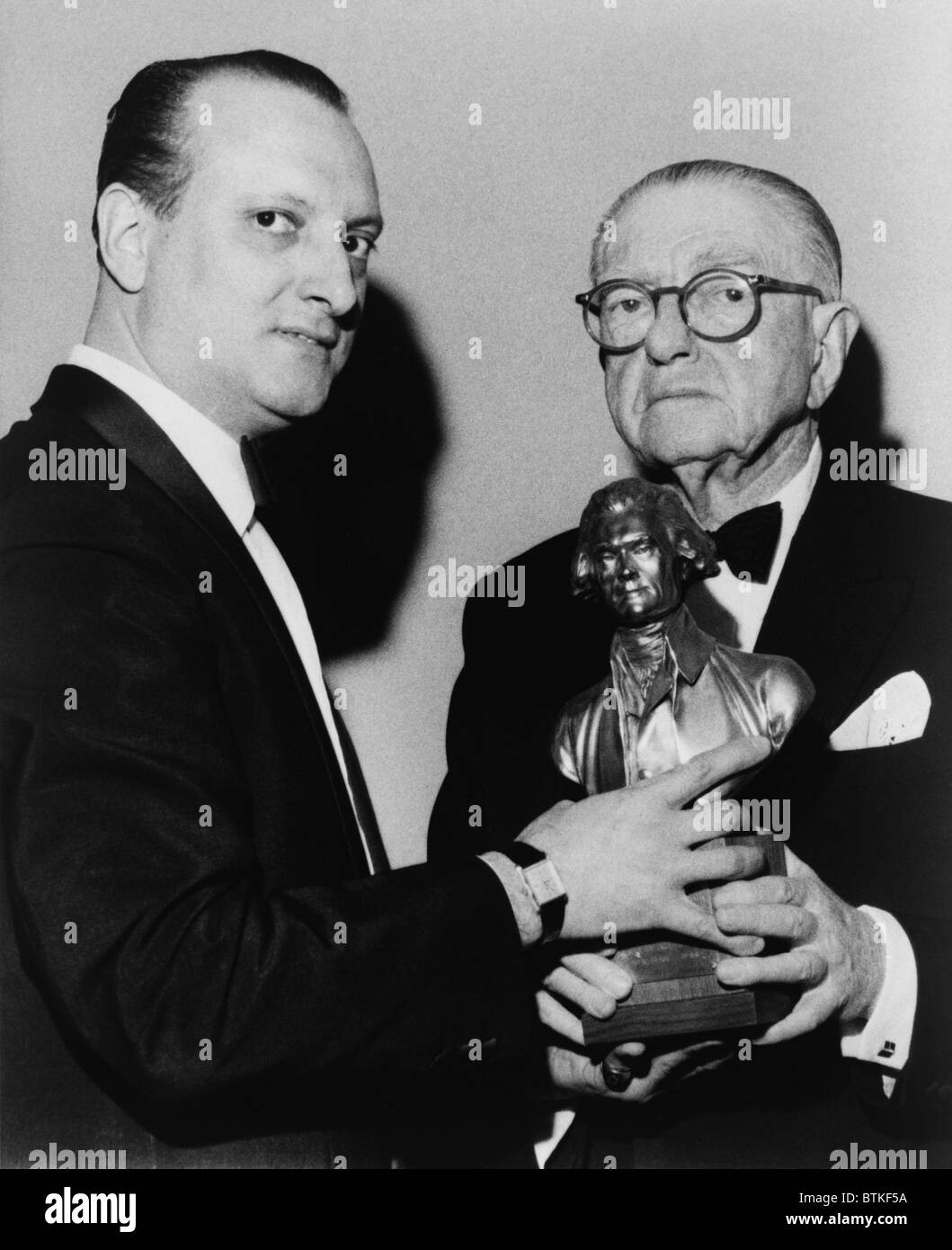 Henry Francis du Pont (1880-1969), ricevendo il Thomas Jefferson award per contributi alla Casa Bianca decorazione. Egli fondò Foto Stock