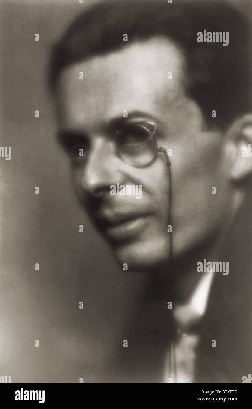 Aldous Huxley (1894-1963), inglese autore di fantascienza dystopian classic, coraggioso nuovo mondo (1932). 1926 ritratto con monocolo da Pirie McDonald. Foto Stock