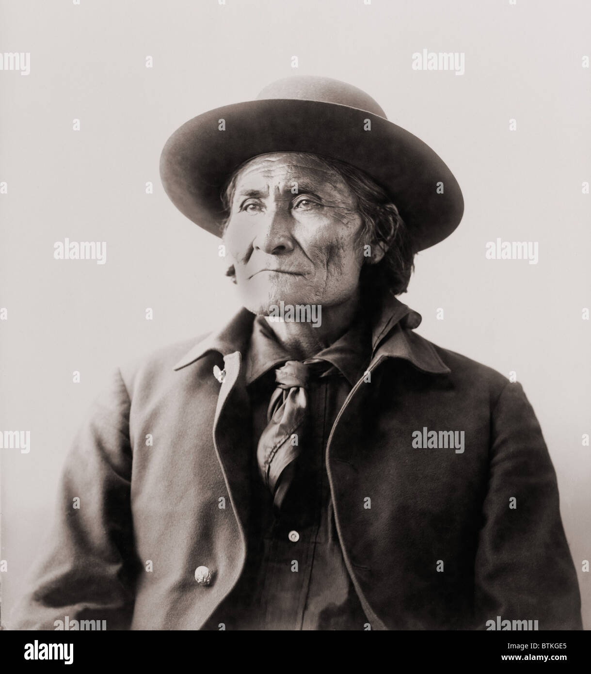 Geronimo (1829-1909), Apache Chiricahua guerriero in 1898, quando egli era tenuto con la sua famiglia a Fort cantonale, Oklahoma. Foto Stock