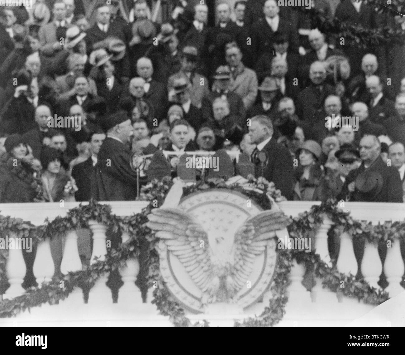 Il presidente Herbert Hoover (1874-1964), prende il giuramento di ufficio dal Chief Justice William H. Taft (1857-1930), sul portico est degli Stati Uniti Capitol, Marzo 4, 1929. Foto Stock