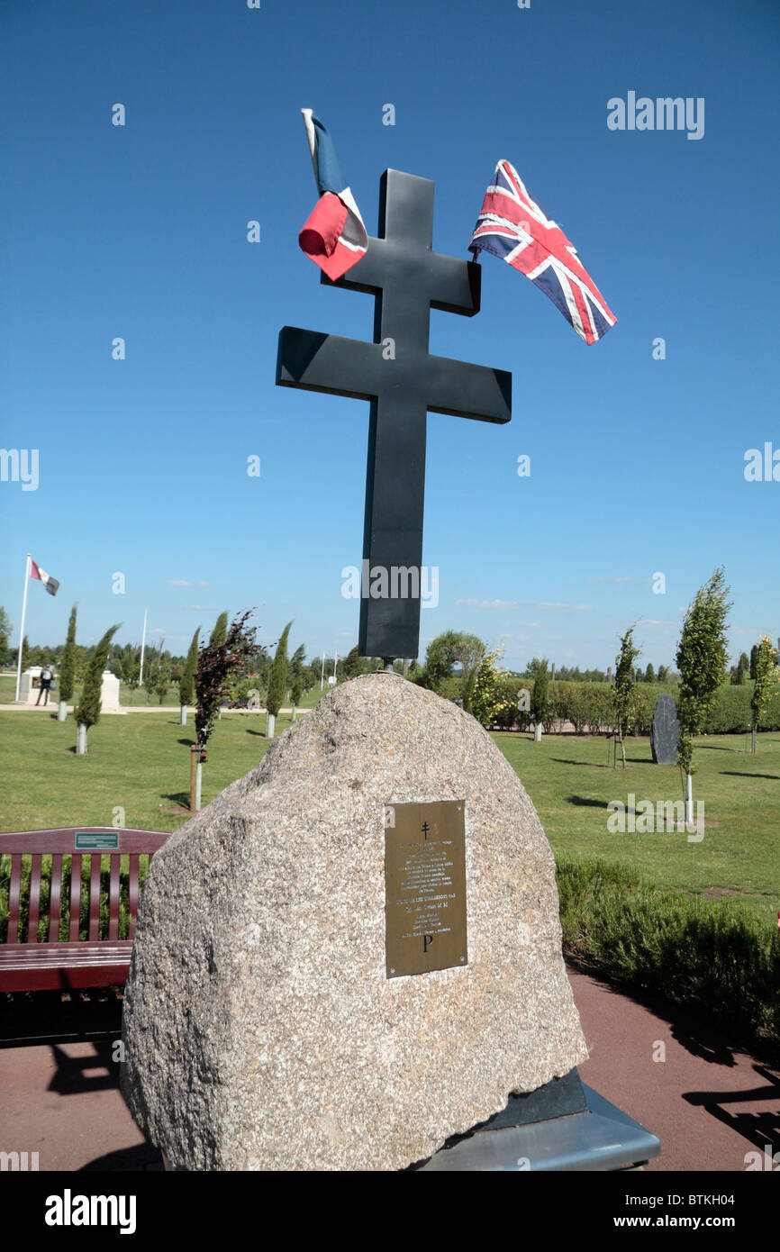 Il fantoccio Memorial Giardino alla francese combattenti della resistenza durante la II Guerra Mondiale presso il National Memorial Arboretum, Alrewas, UK. Foto Stock