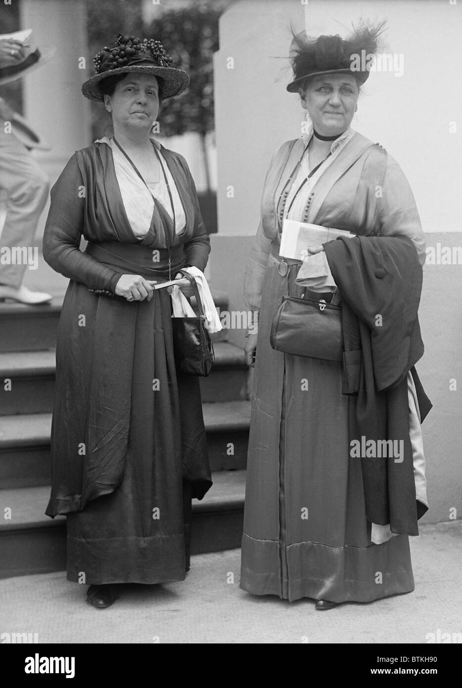 Leader dell'insediamento americano House movimento, Jane Adams di Chicago e Lillian Wald di New York. 1916. I membri del movimento spesso vissuto in 'settlement case " nelle zone urbane povere di offrire servizi, istruzione e servizi sanitari pubblici per migliorare la vita dei poveri. Foto Stock