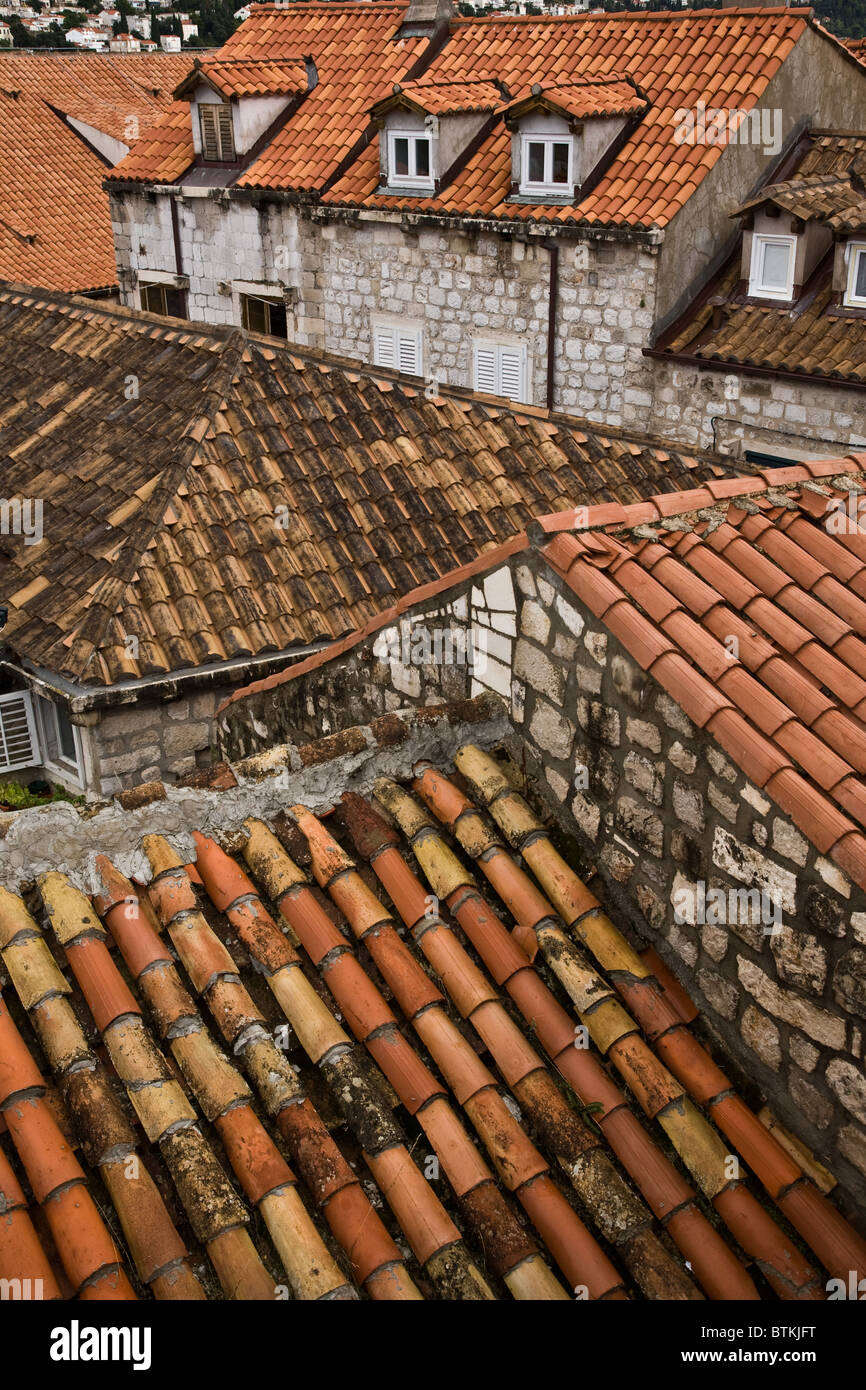 Dubrovnik Croazia città murata tetti di tegole rosse Foto Stock