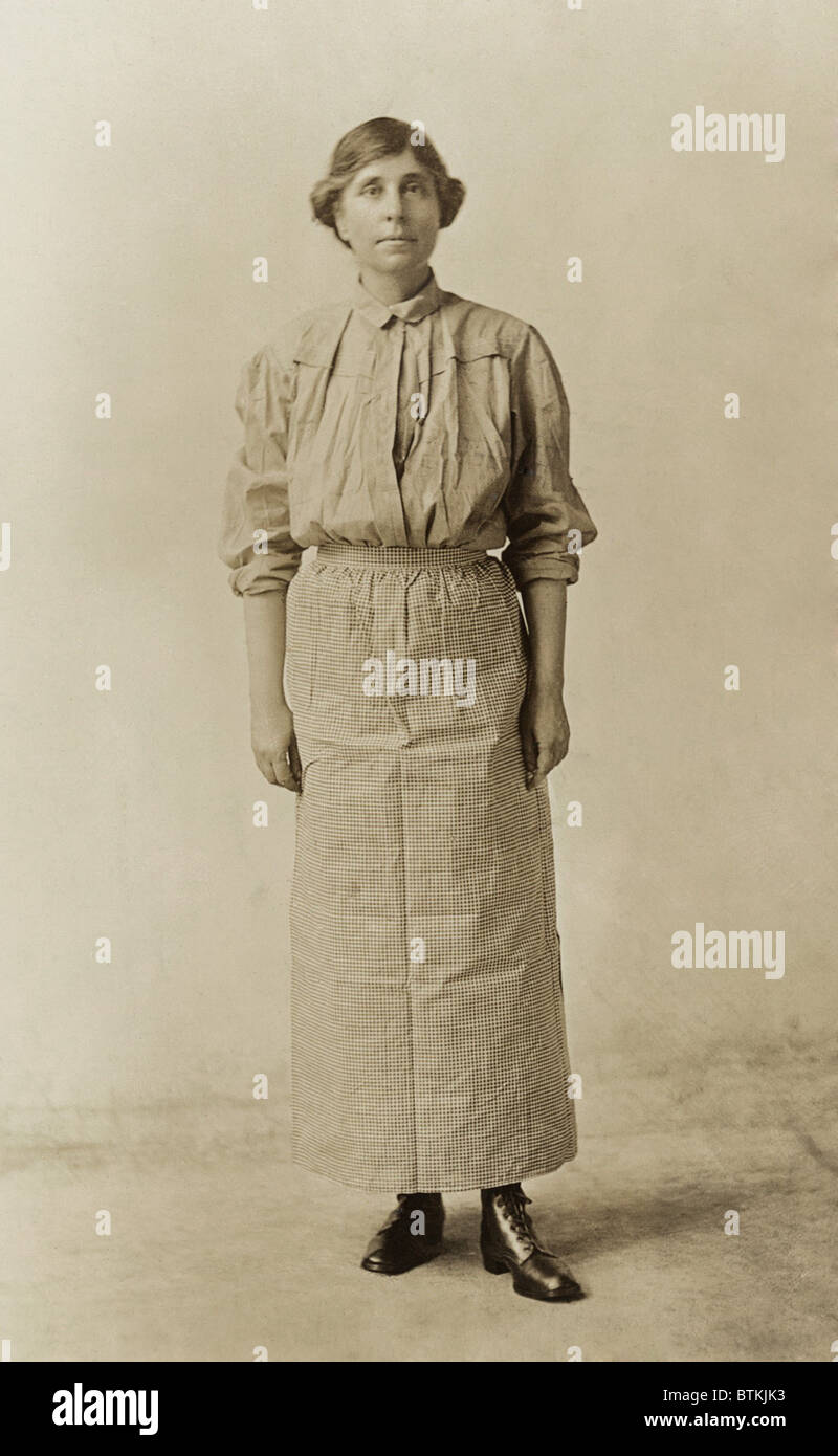 Suffragist Abby Scott Baker, modelli una prigione vestito. Ella fu imprigionato per picchetti a Washington D.C. e ha indossato la sua prigione uniforme come uno degli altoparlanti sul militante donne nazionale del partito "prigione" speciale tour in Feb-Mar 1919. Foto Stock