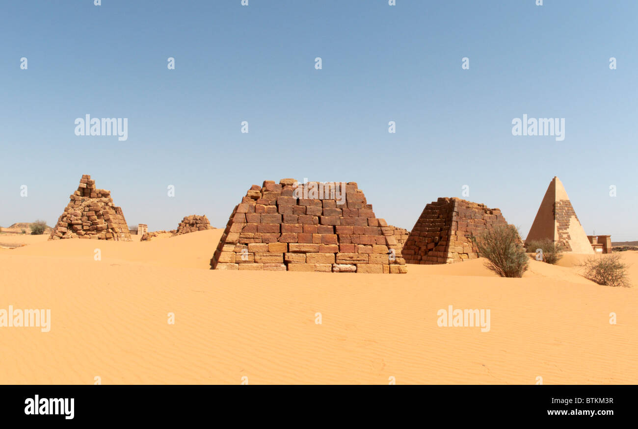 Sudan piramidi nella città reale di Meroe Foto Stock