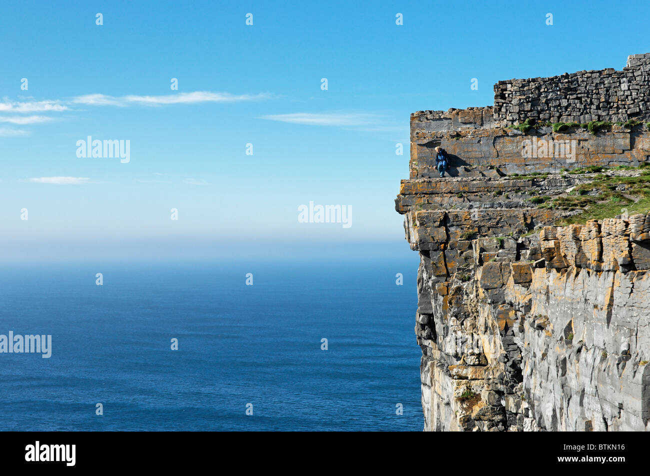 Dun Aengus, una scogliera anello di bordo di fort, Inishmore, Isole Aran, nella contea di Galway, Connaught, Irlanda. Foto Stock