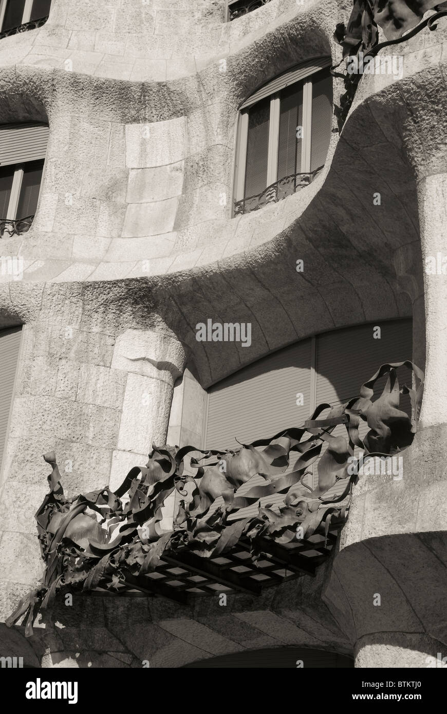 La Pedrera Casa balcone esterno. Antoni Gaudì Barcellona Foto Stock