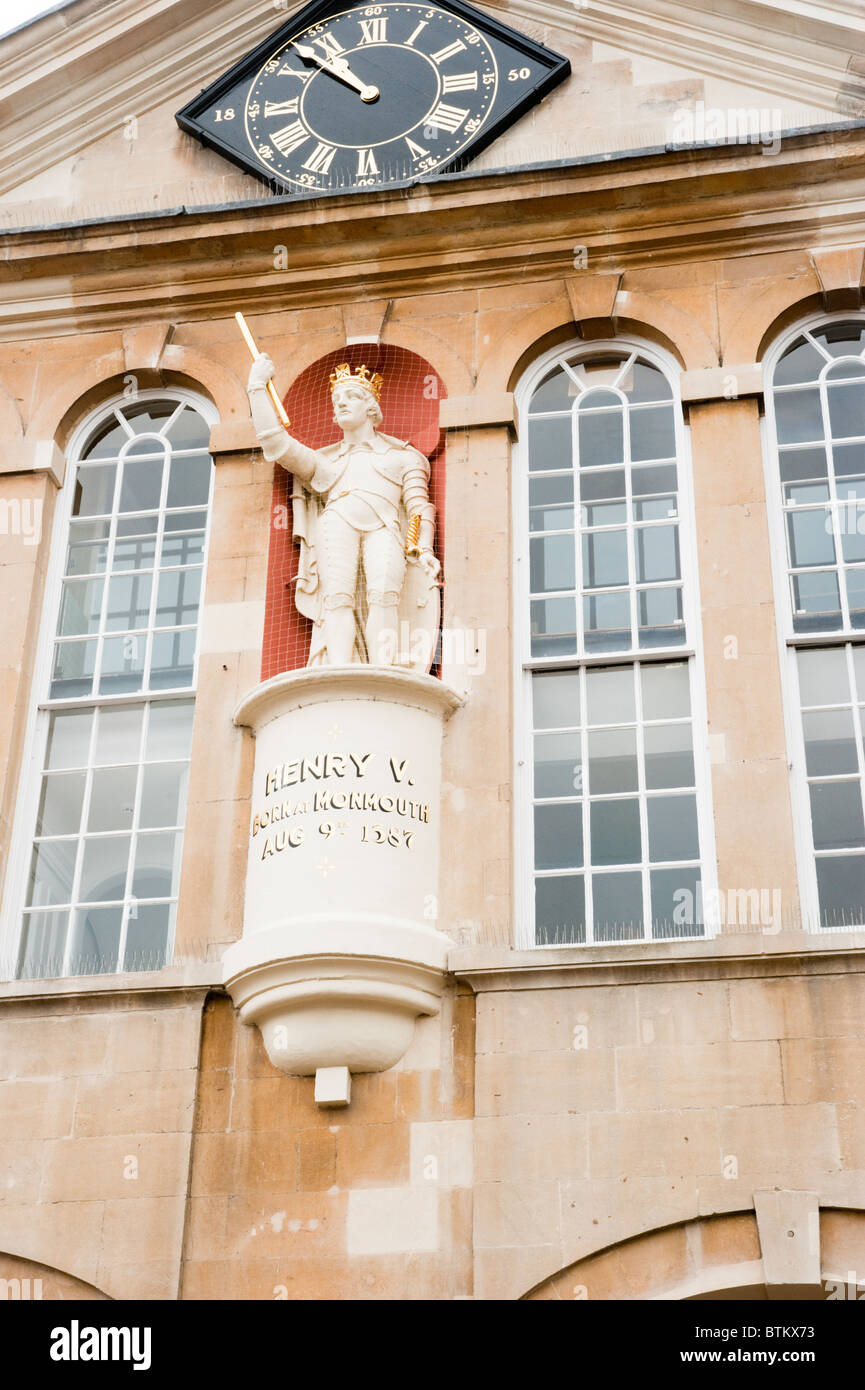 Statua di Enrico V a Shire Hall di Monmouth Foto Stock