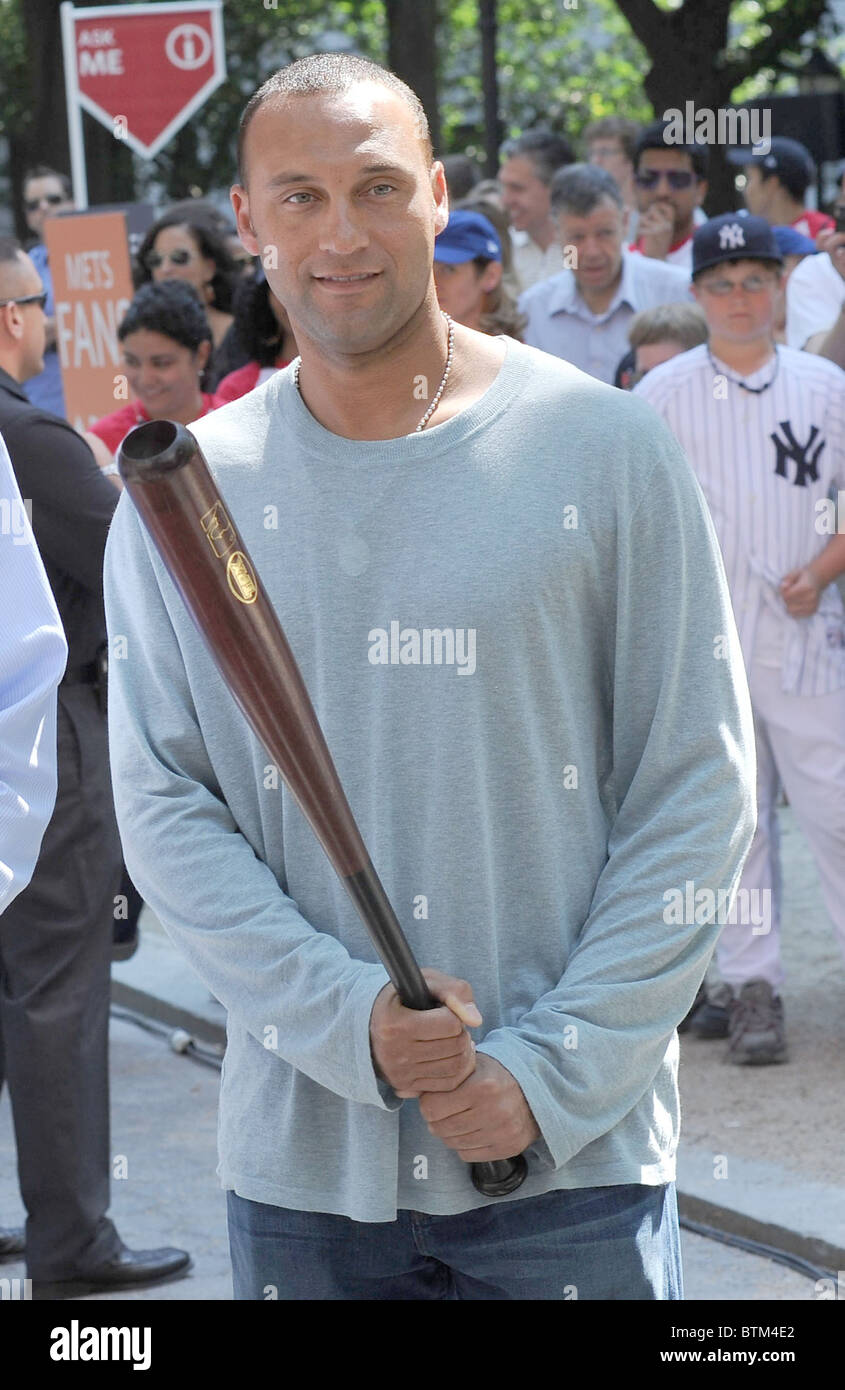 Il delta piroga celebra Yankees vs. Mets Baseball gioco Foto Stock