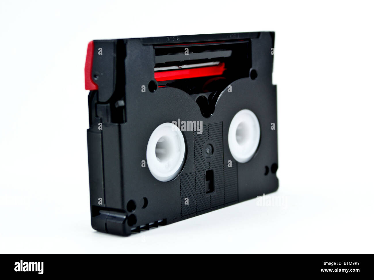 Cassetta Mini DV isolata contro uno sfondo bianco Foto Stock