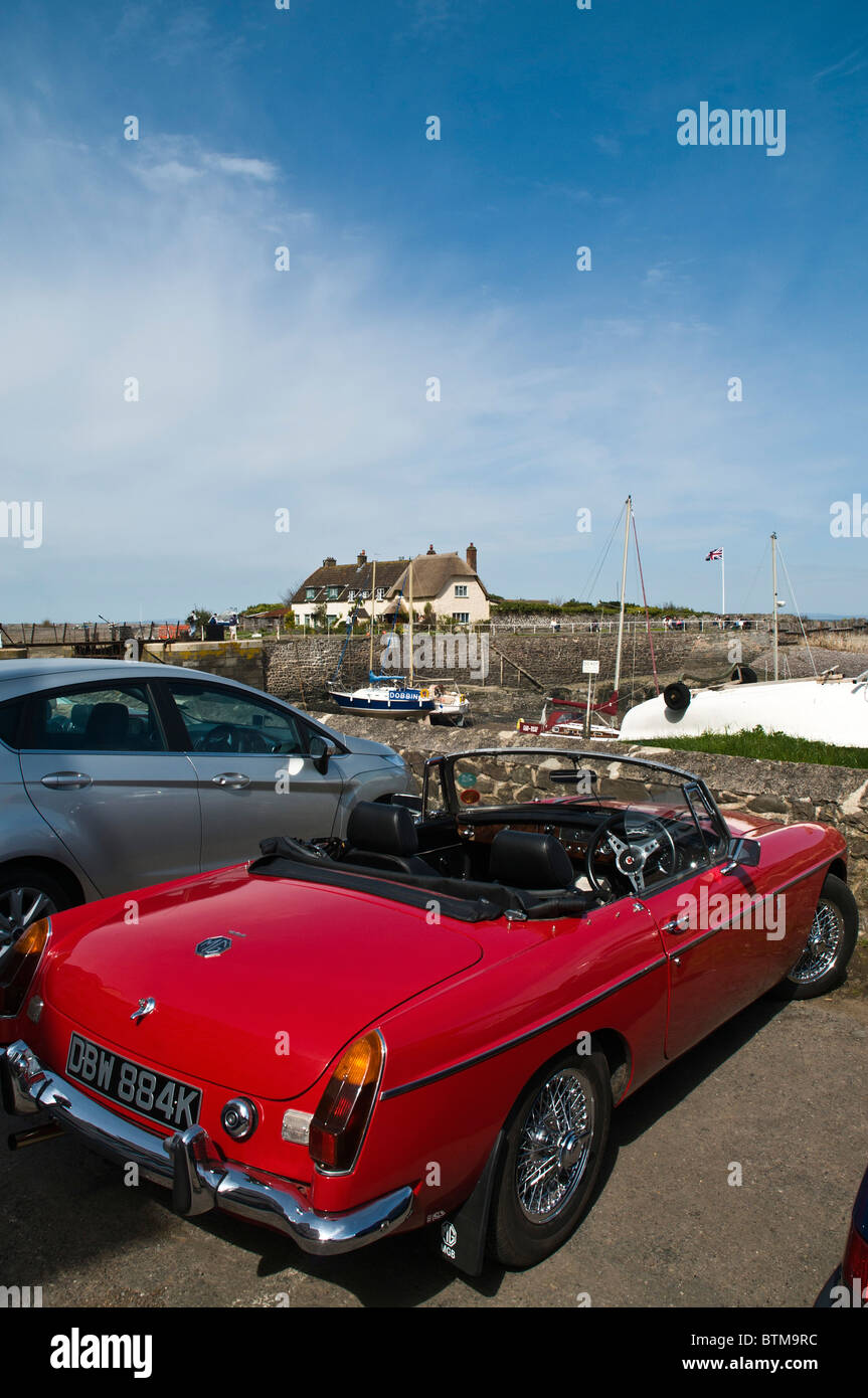 Dh MG auto MG 1972 MGB Roadster softtop classic sportscar opentop Foto Stock