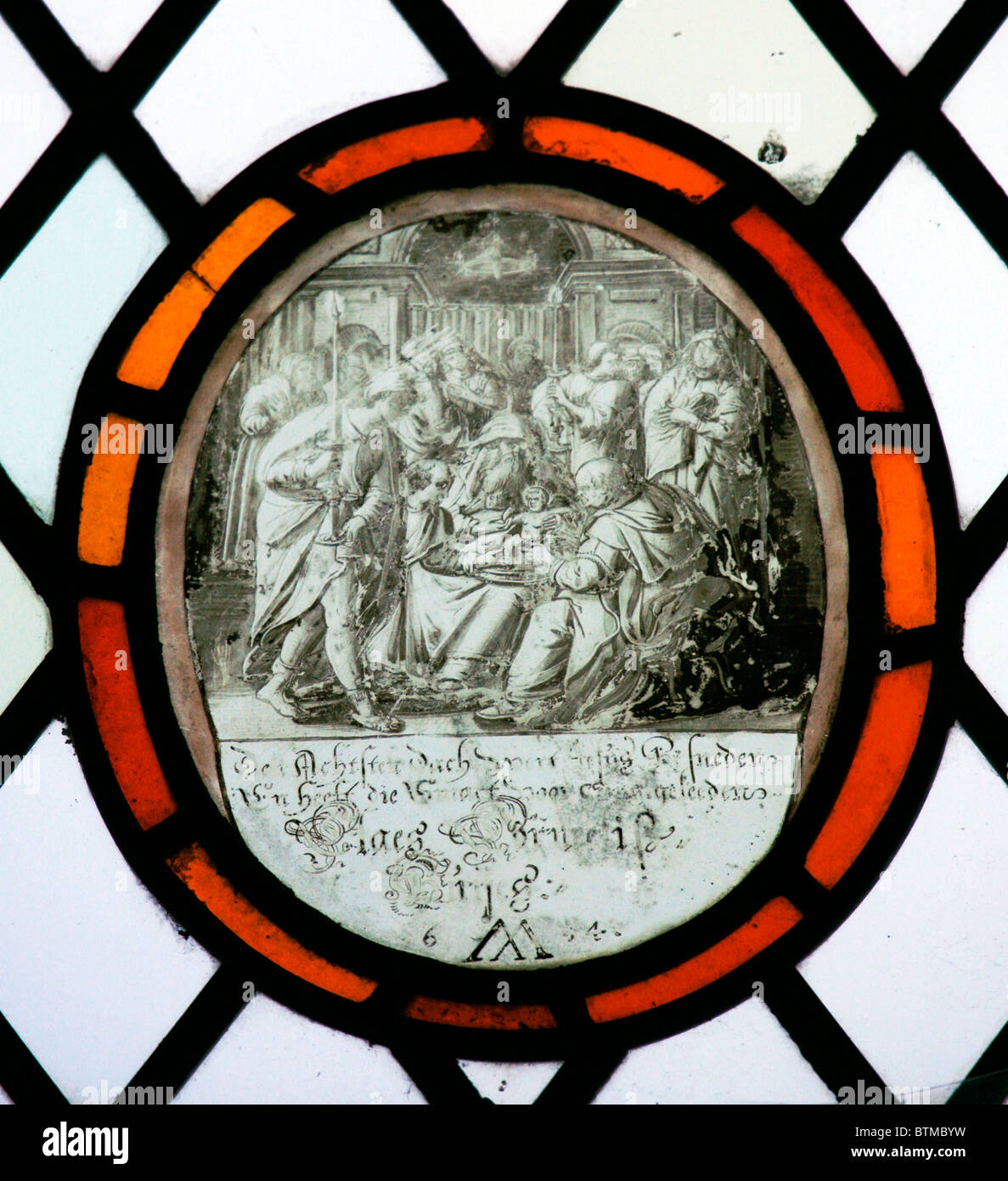 Una vetrata raffigurante la Presentazione al Tempio, scuola fiamminga, circa del XVII secolo Foto Stock