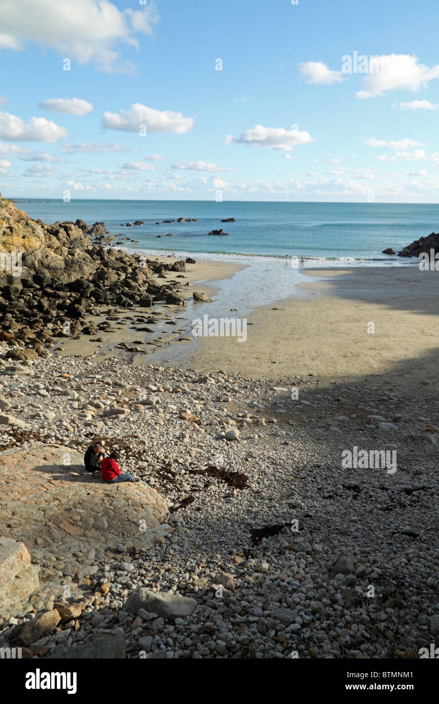 Petit Bot sulla spiaggia di Guernsey. Foto Stock