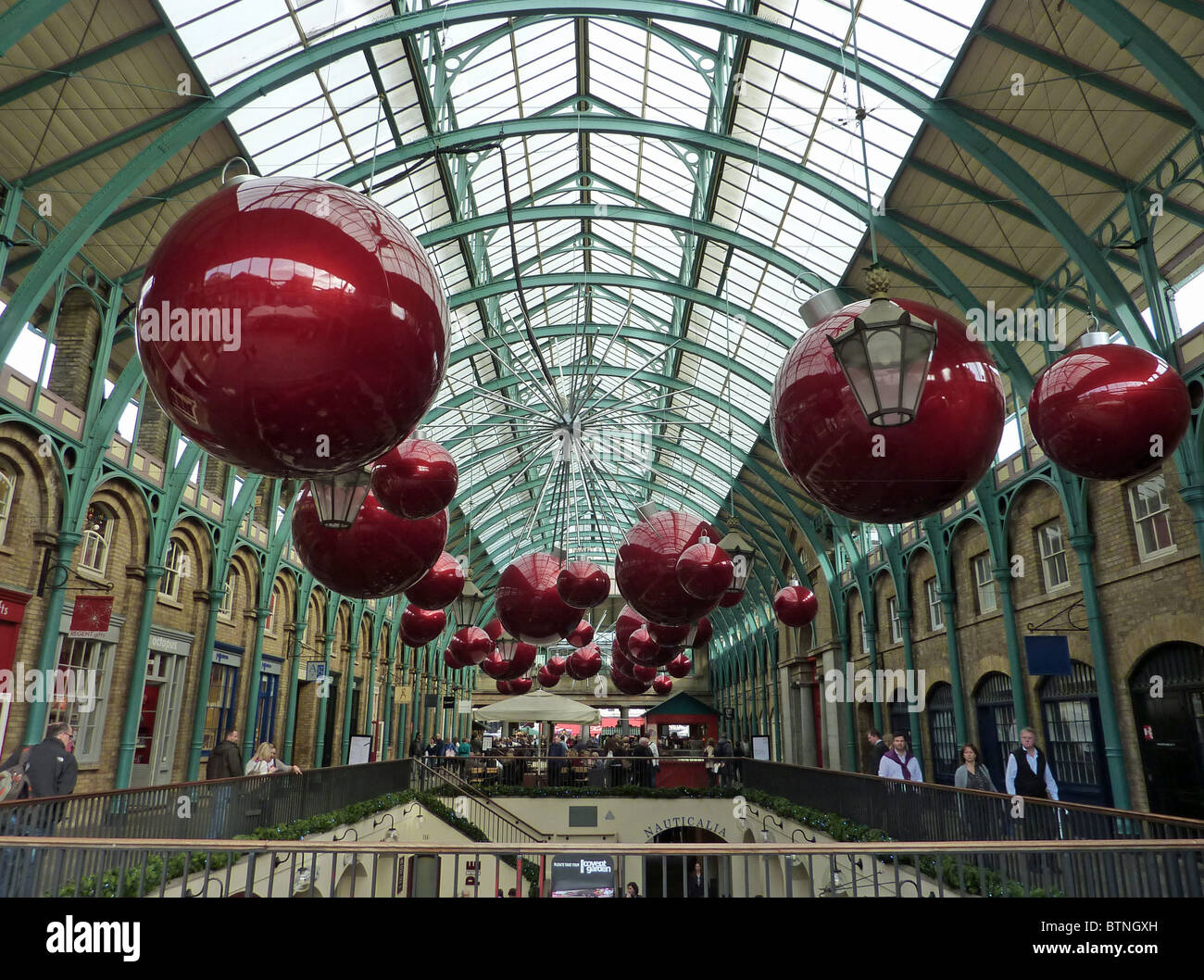 Le decorazioni di Natale al Covent Garden di Londra nel 2010 Foto Stock