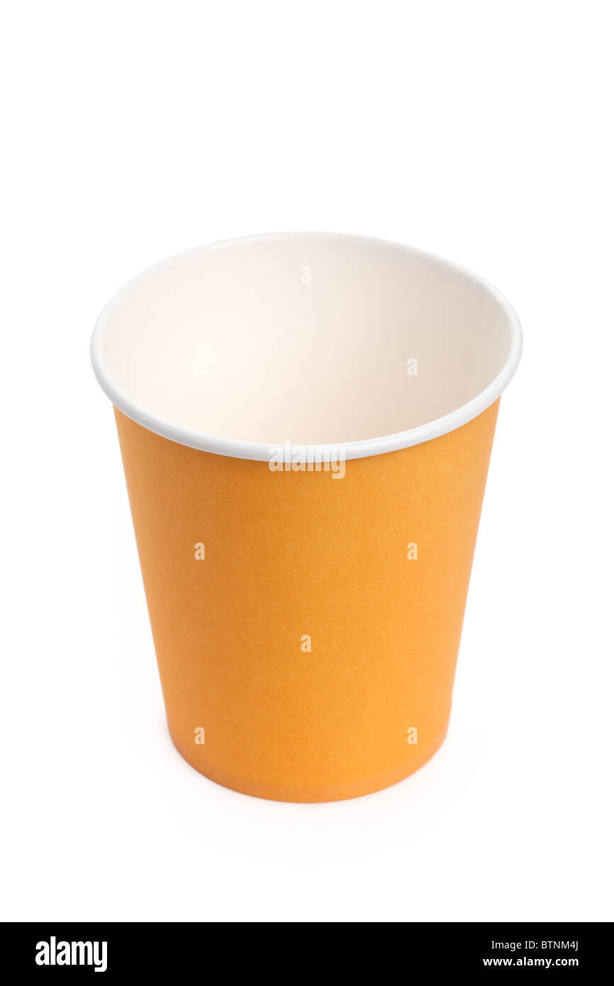 Carta tazza monouso con sfondo bianco Foto Stock