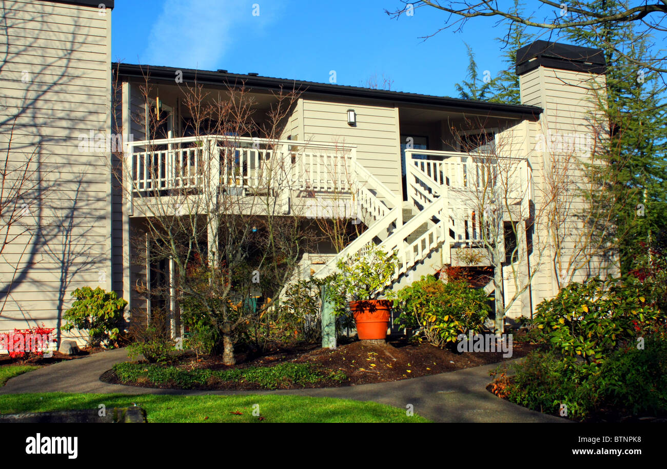 Condominio in Lake Oswego, Oregon, un prezzo elevato sobborgo di Portland, O. Foto Stock Condominio in Lake Oswego, Oregon, un prezzo elevato sobborgo di Portland, O. Foto Stock