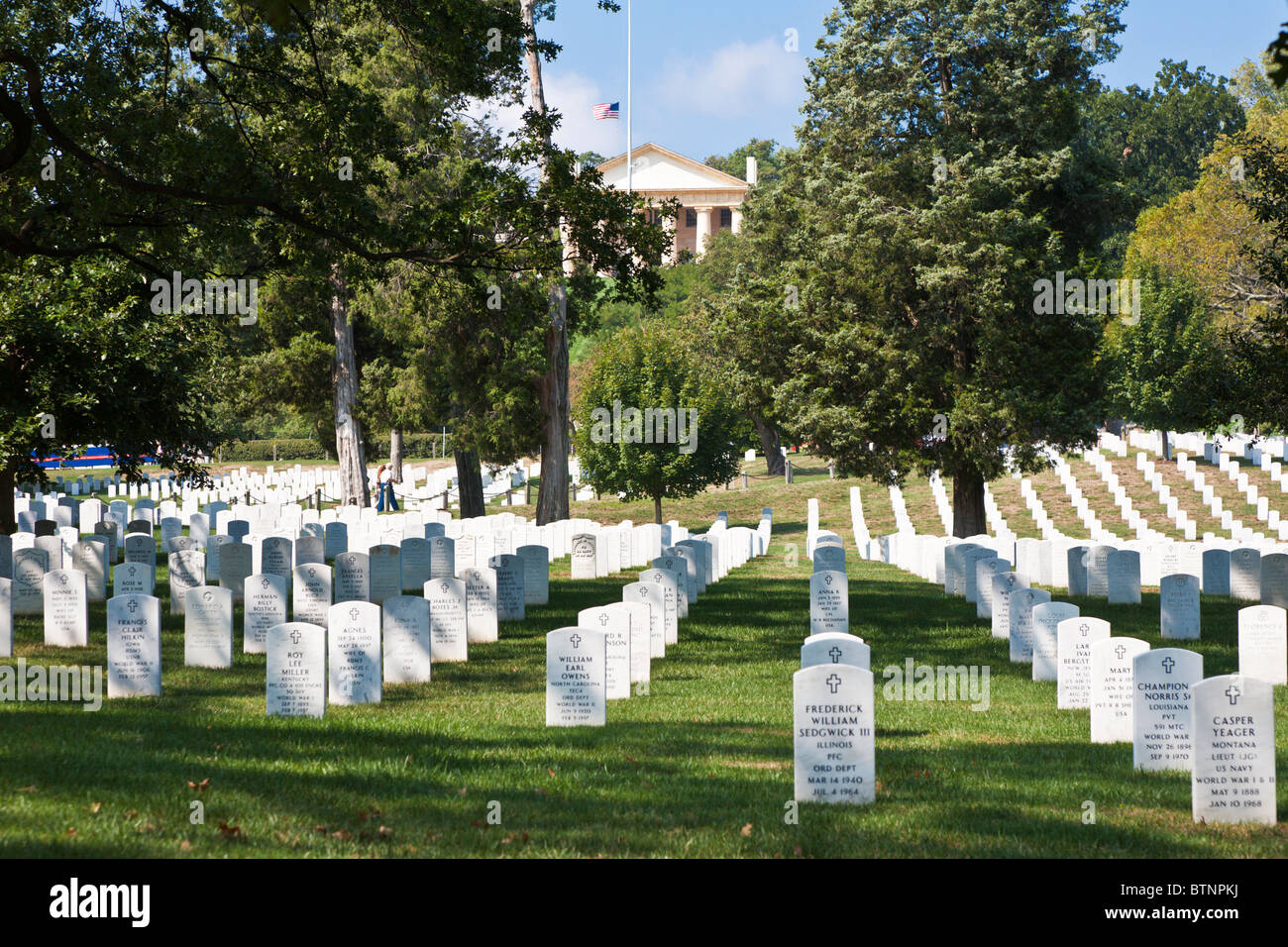 Arlington, VA - Settembre 2009 - file di lapidi in Al Cimitero Nazionale di Arlington in Arlington, Virginia Foto Stock