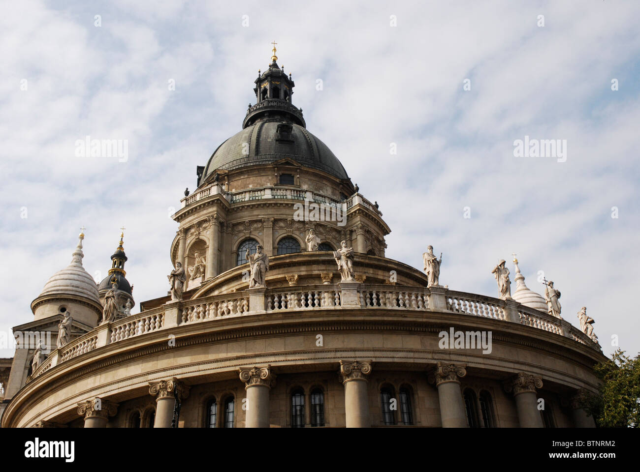 La bellissima Basilica di Santo Stefano è la più grande cattedrale di Budapest. Essa è stata completata nel 1905. Foto Stock