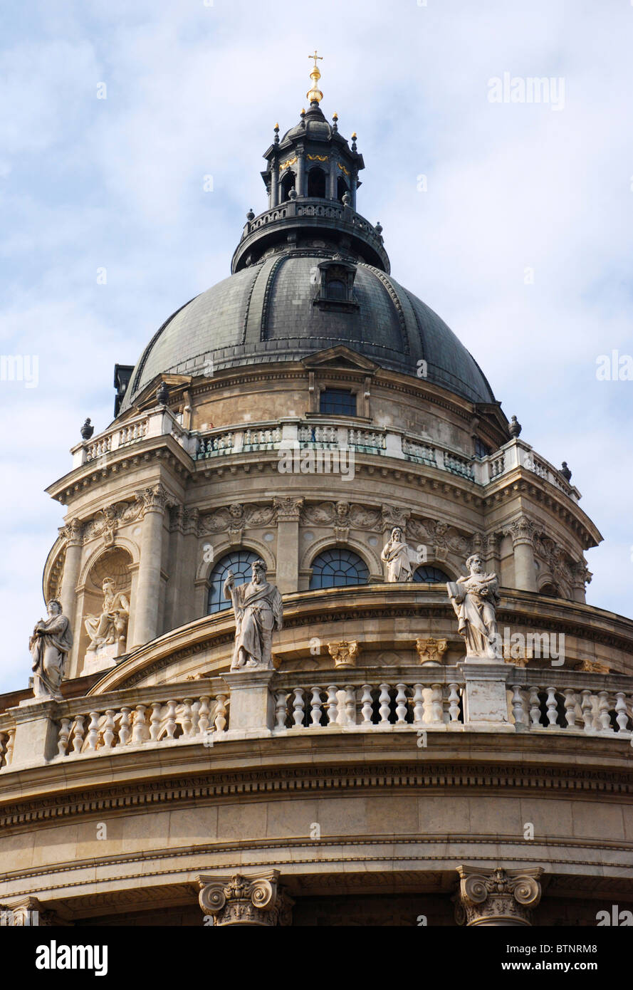 La bellissima Basilica di Santo Stefano è la più grande cattedrale di Budapest. Essa è stata completata nel 1905. Foto Stock