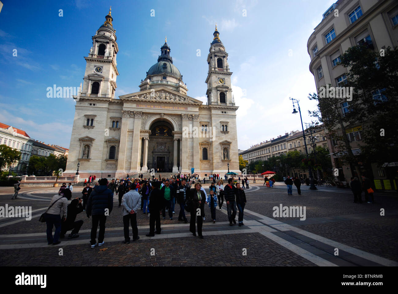 La bellissima Basilica di Santo Stefano è la più grande cattedrale di Budapest. Essa è stata completata nel 1905. Foto Stock