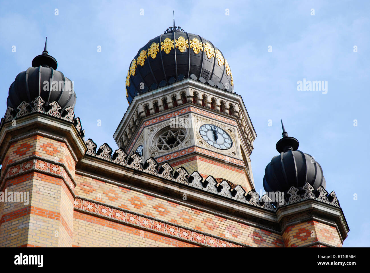 La Grande Sinagoga di Dohány Street, Budapest, è il più grande in Europa. Fu costruita in stile moresco stile revival 1854-1859. Foto Stock