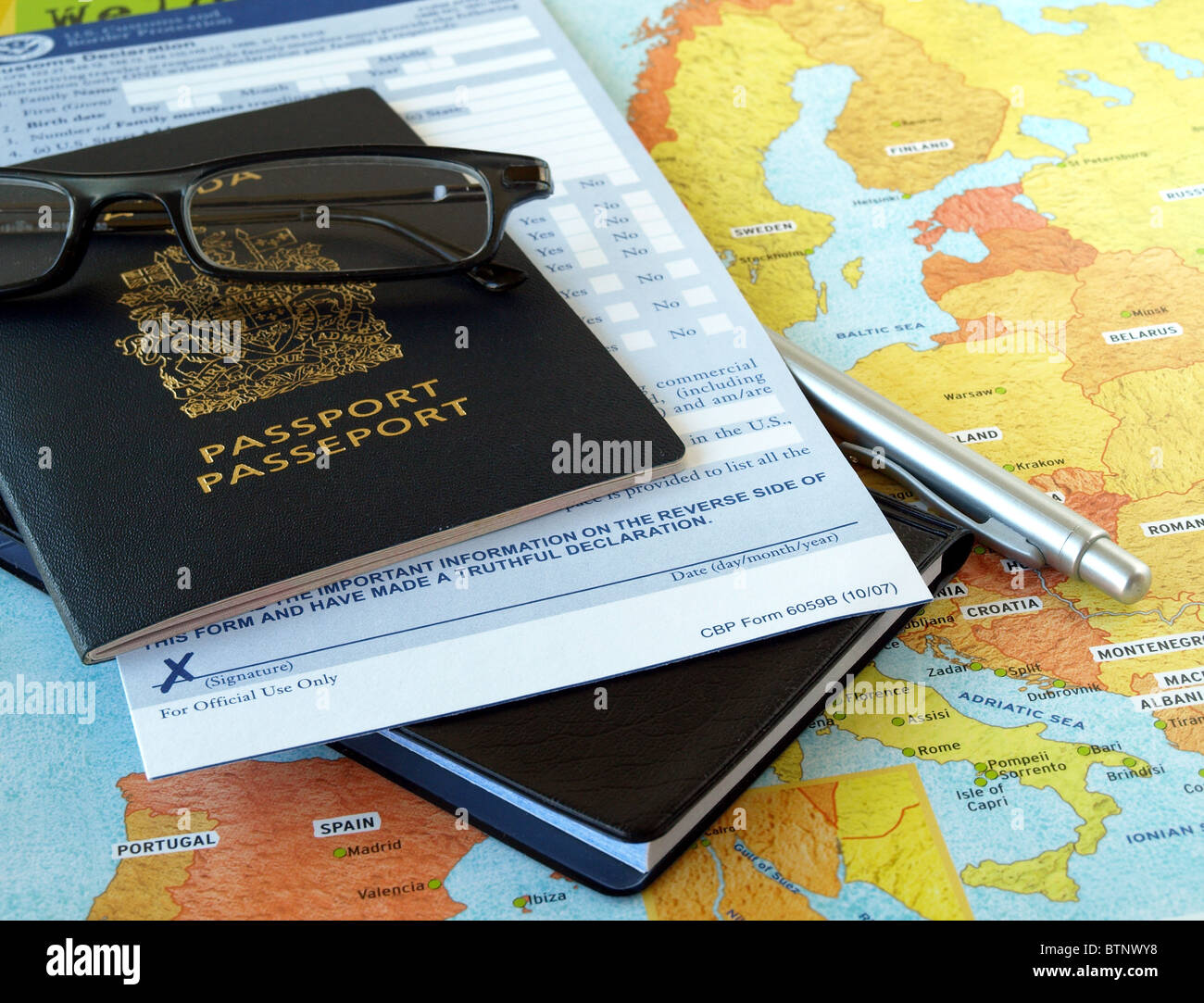 Canada passaporto con business necessità di viaggio sulla mappa Foto Stock