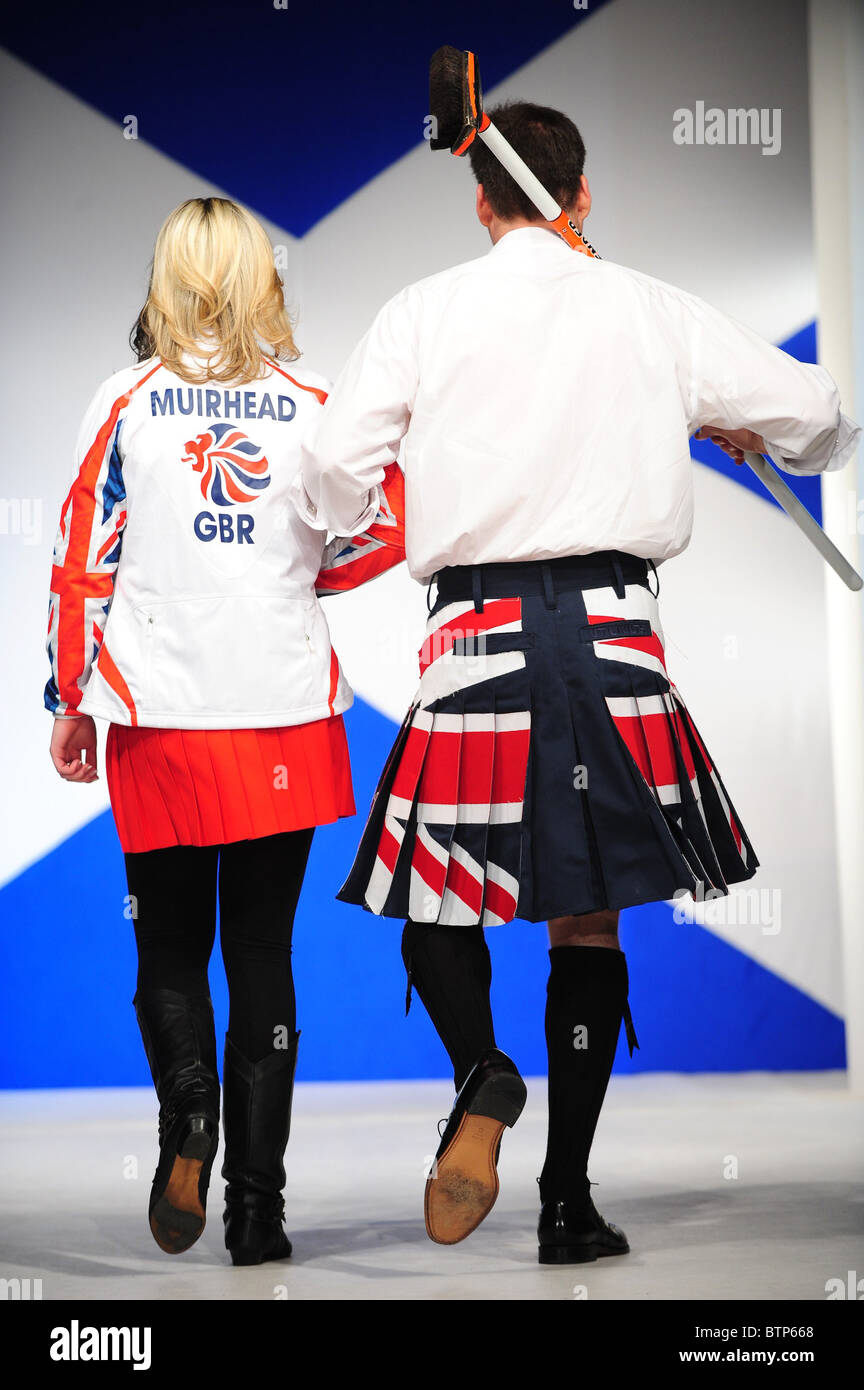 Vestito di Kilt Scottish Fashion Show beneficio per gli amici della Scozia organizzazione Foto Stock