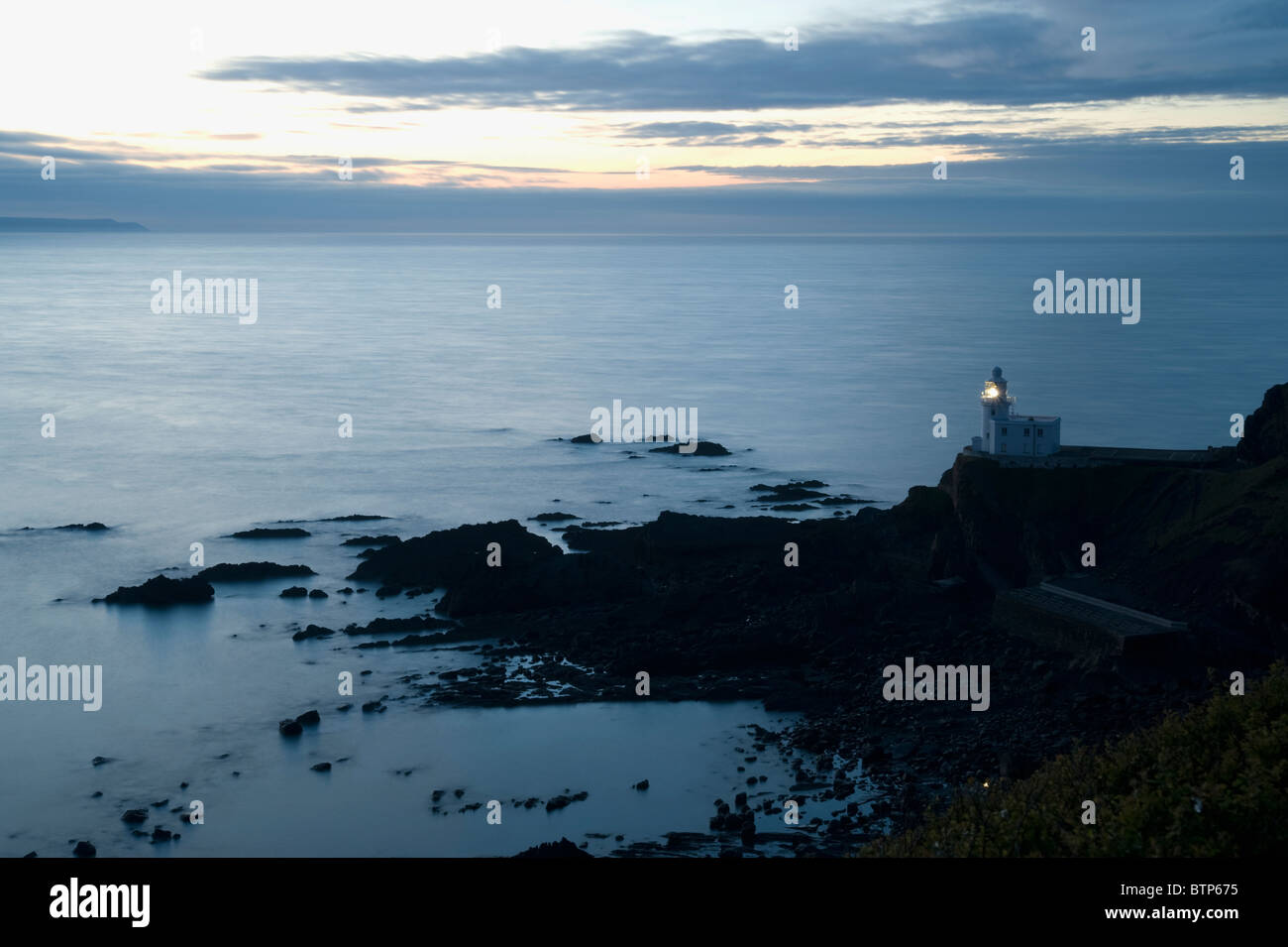 Hartland Point Lighthouse, crepuscolo, Devon, Regno Unito. Foto Stock