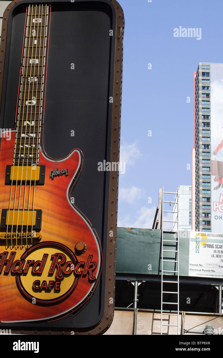 Hard Rock Cafe chitarra al Neon Sign in Times Square Manhattan Foto stock -  Alamy