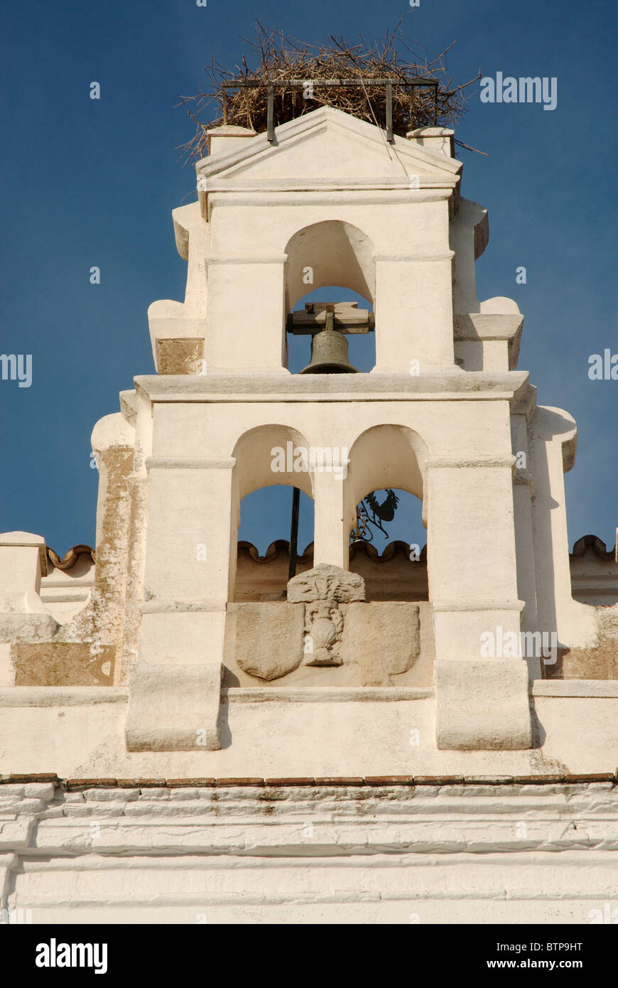 Spagna Estremadura, Caceres a Jerez de los Caballeros, vista della campana della chiesa Foto Stock