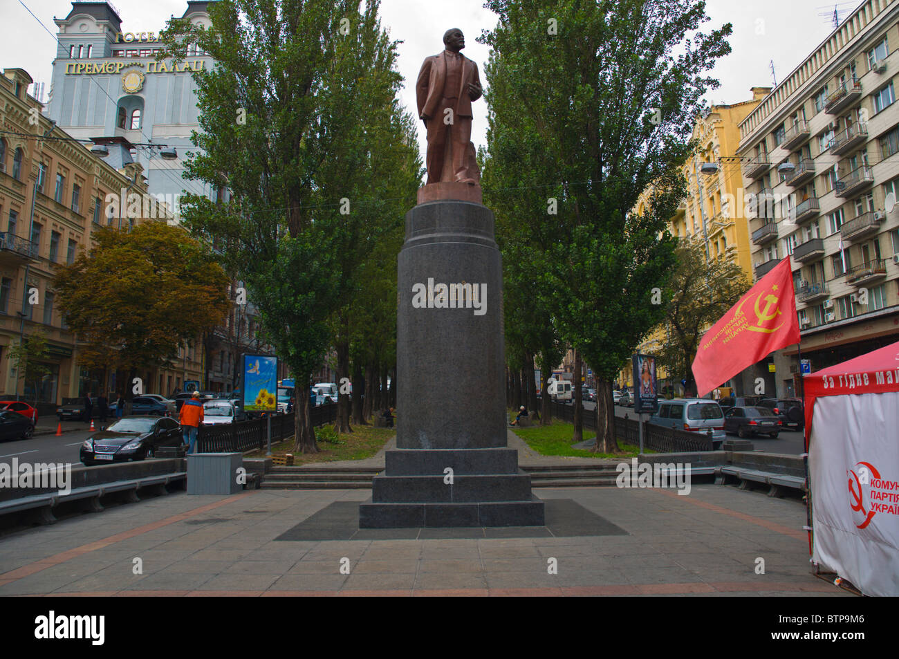 Statua di Lenin ploscha Bessarabska square Central Kiev Ucraina Europa Foto Stock