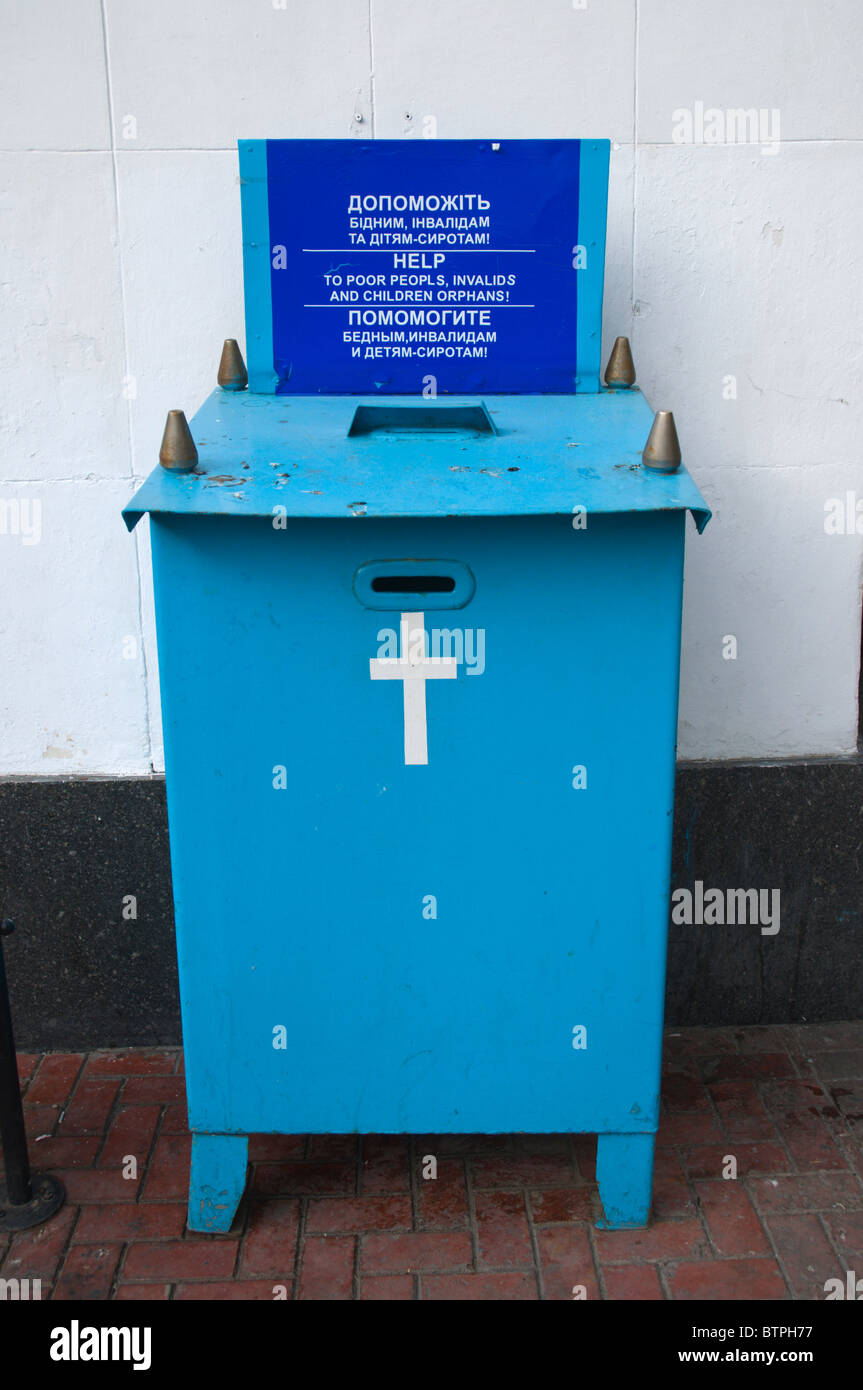 Casella di carità per i bisognosi Kiev Ucraina Europa Foto Stock