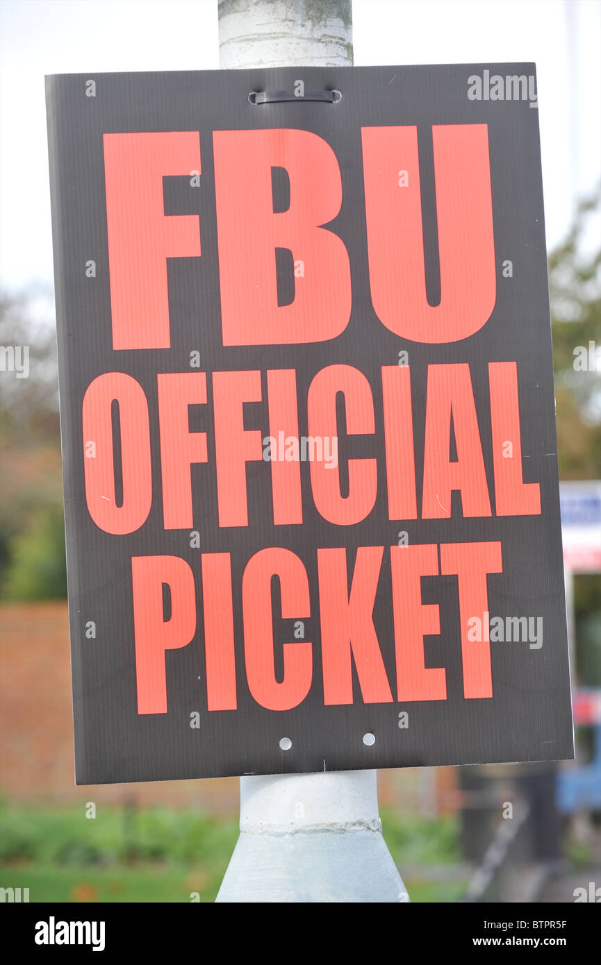 Vigili del fuoco unione ufficiale FBU picket segno Foto Stock