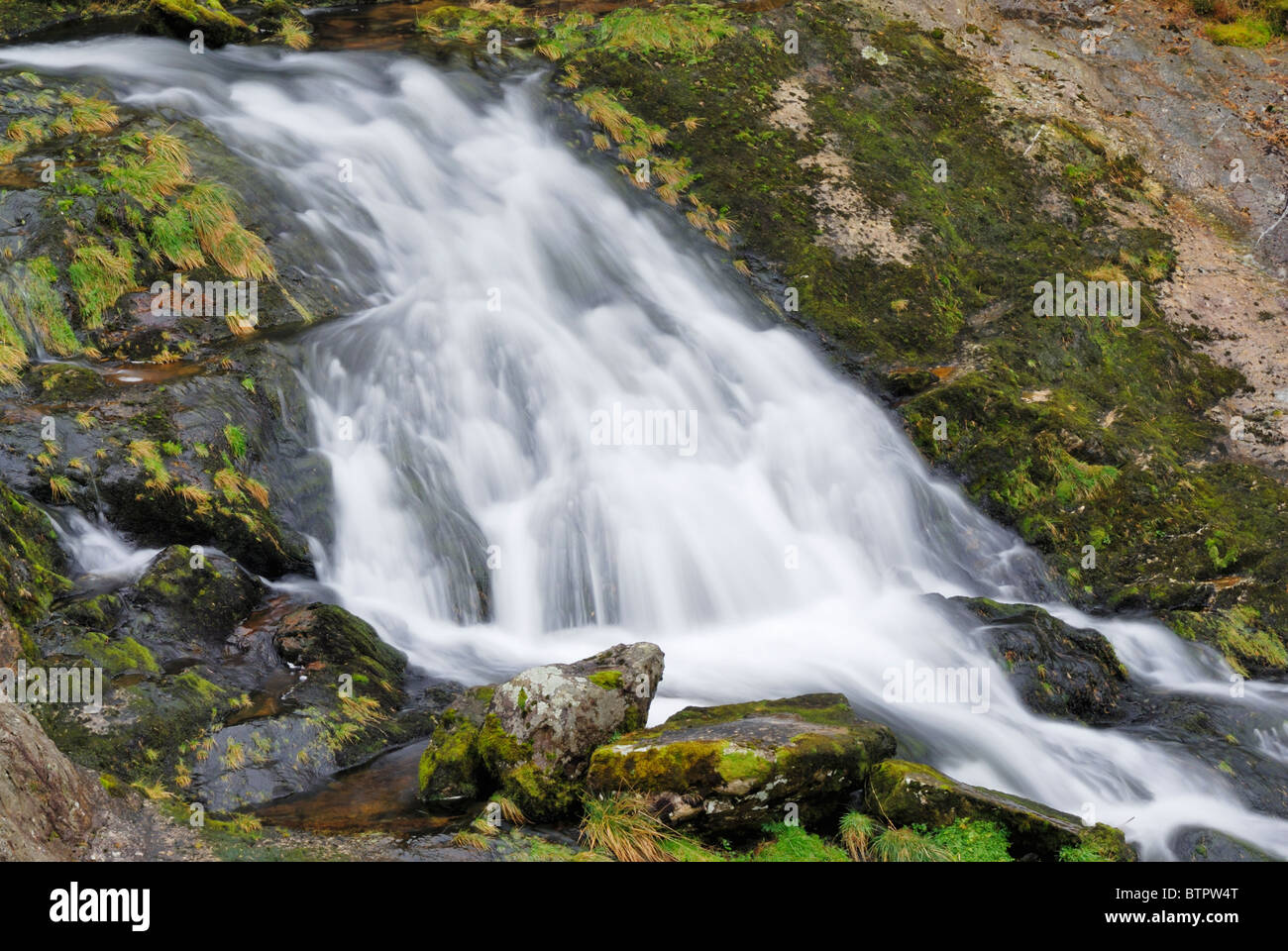 Rhaeadr Ogwen ( Ogwen cascate ) in corrispondenza della testa del Nant Ffrancon Valley in Gwynedd, il Galles del Nord. Foto Stock